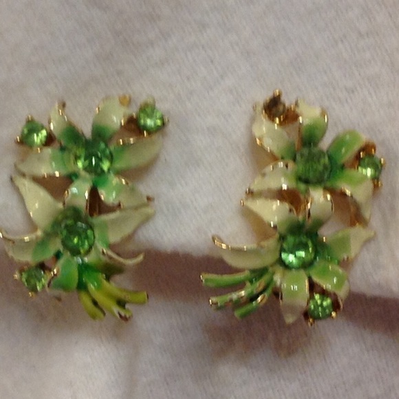 Estate Hand Enameled Painted Green CLIP Flowers - Picture 5 of 7